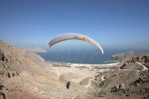 Six Senses Zighy Bay - paragliding