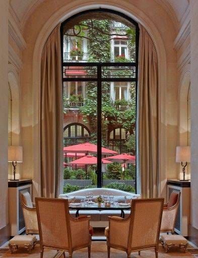 Plaza_Athenee_-_Galerie_-_HR_(c)_Eric_Laignel[1]