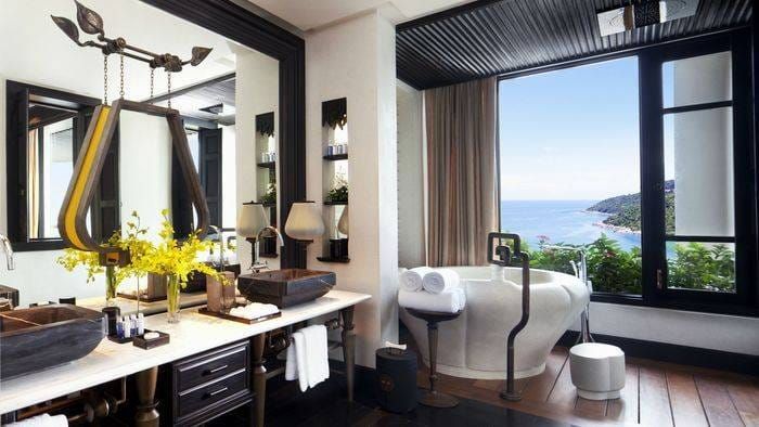 Laurent-Delporte-InterContinental-Danang-Sun-Peninsula-Resort-Bathroom-with-bathtub-inspired-by-local-flowers