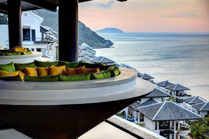 Laurent-Delporte-InterContinental-Danang-Sun-Peninsula-Resort-Restaurant-alcove